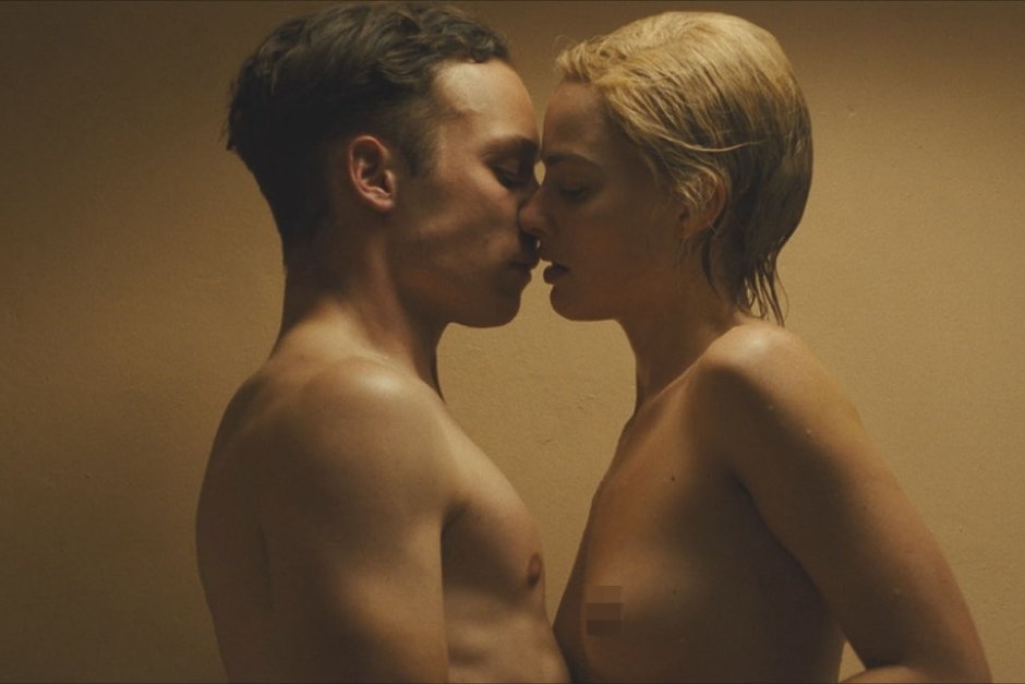 Margot Robbie without panties