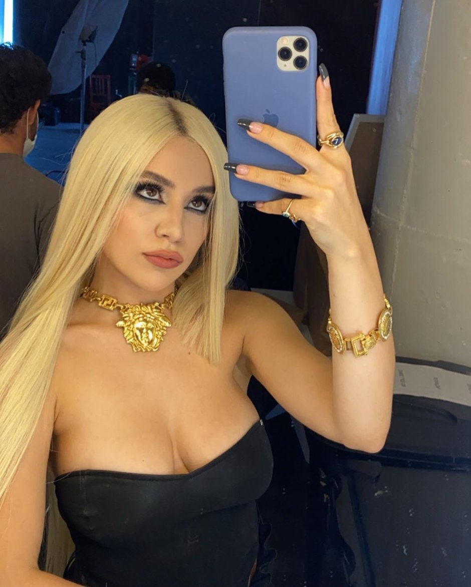 Ava Max Singer Naked
