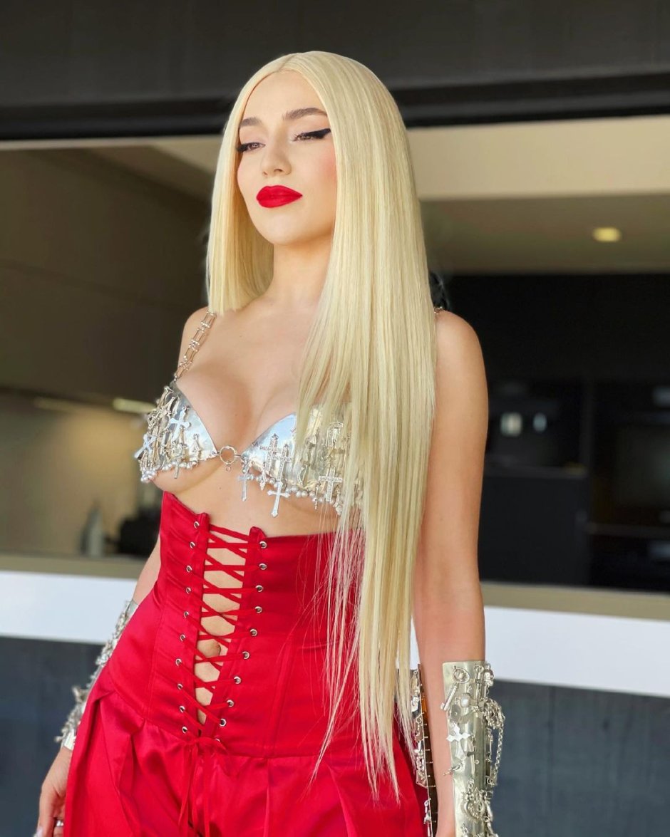 Ava Max Paparazzi