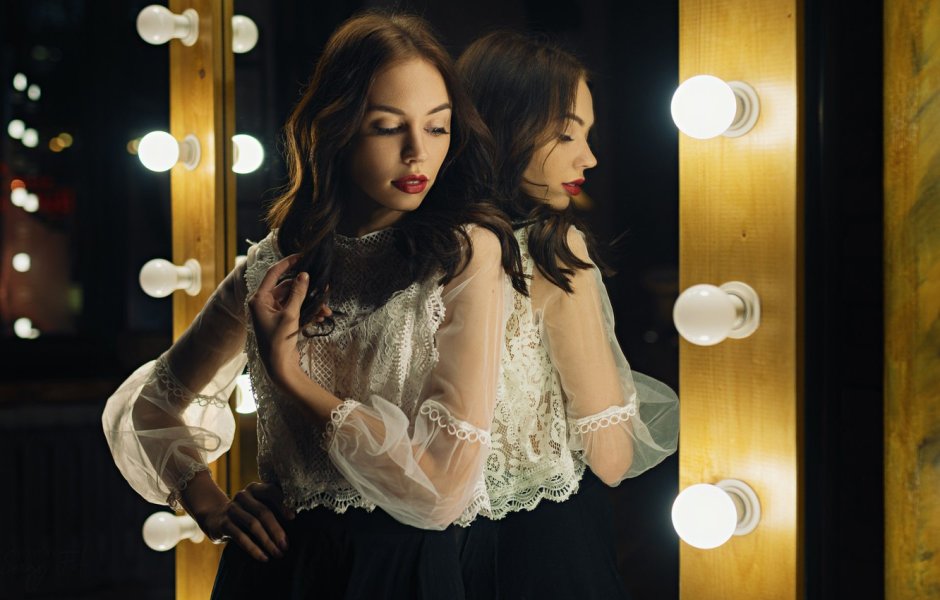 Photo shoot with a mirror in the studio
