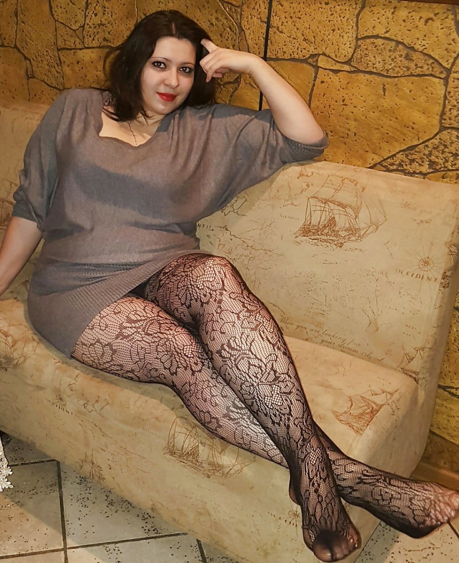Thick mature in pantyhose