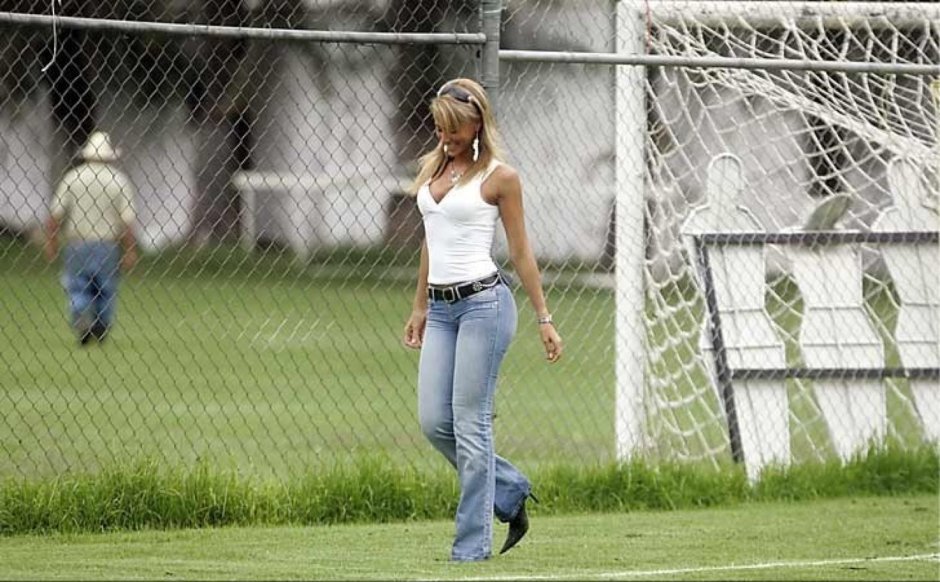 Ines sainz priest