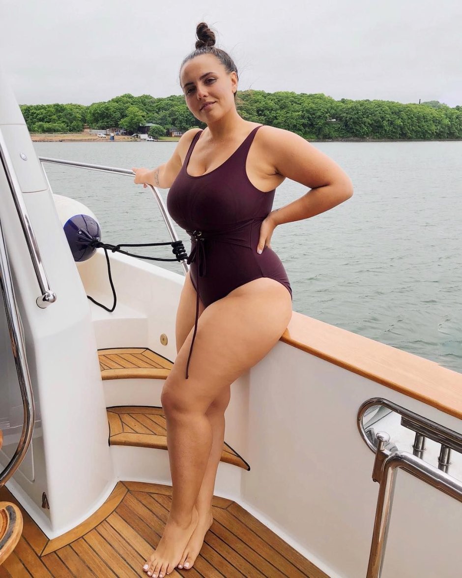 Anna Krylova plus saz bikini