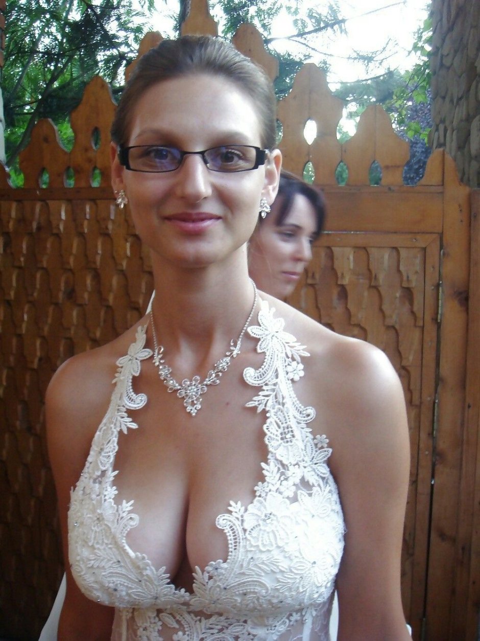 The neckline of the wife