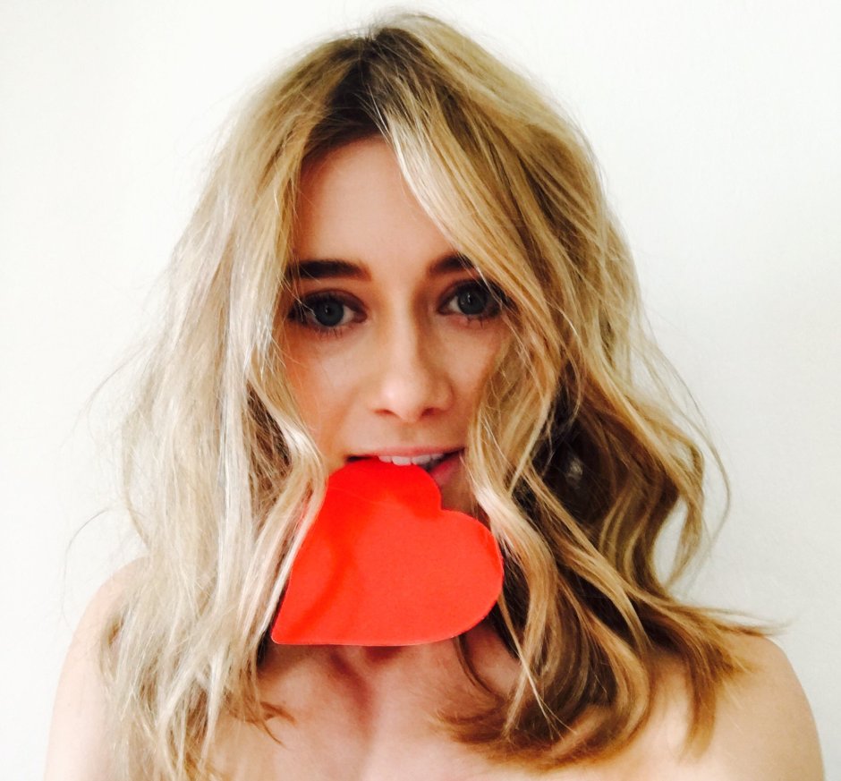 Olesya Rulin is hot