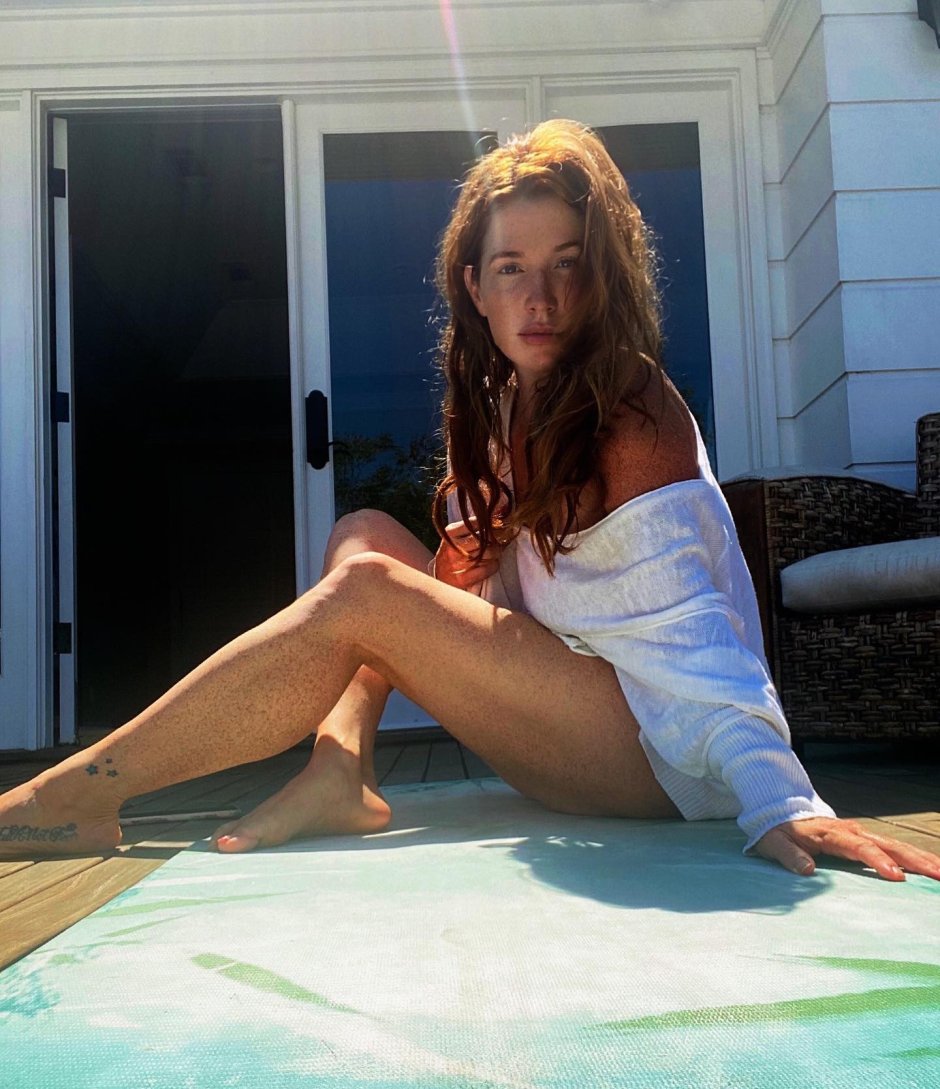 Poppy singer in a swimsuit