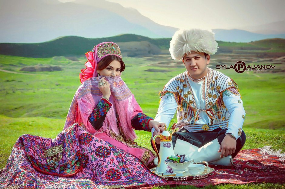 Umarov is an artist of Turkmenistan