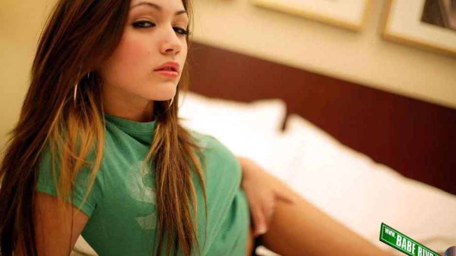 Alba Pour the model