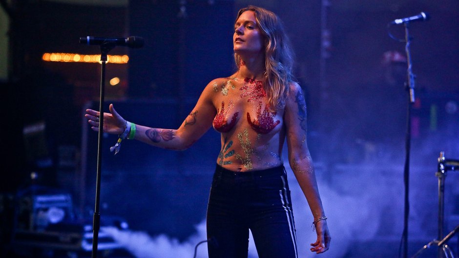 Halsey Singer Naked