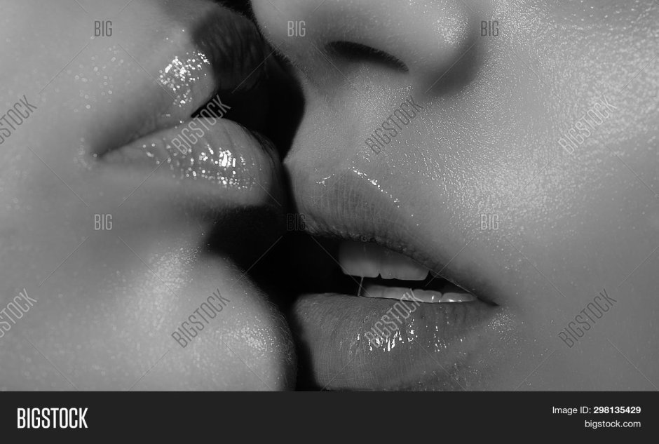 Lesbian close -up kiss