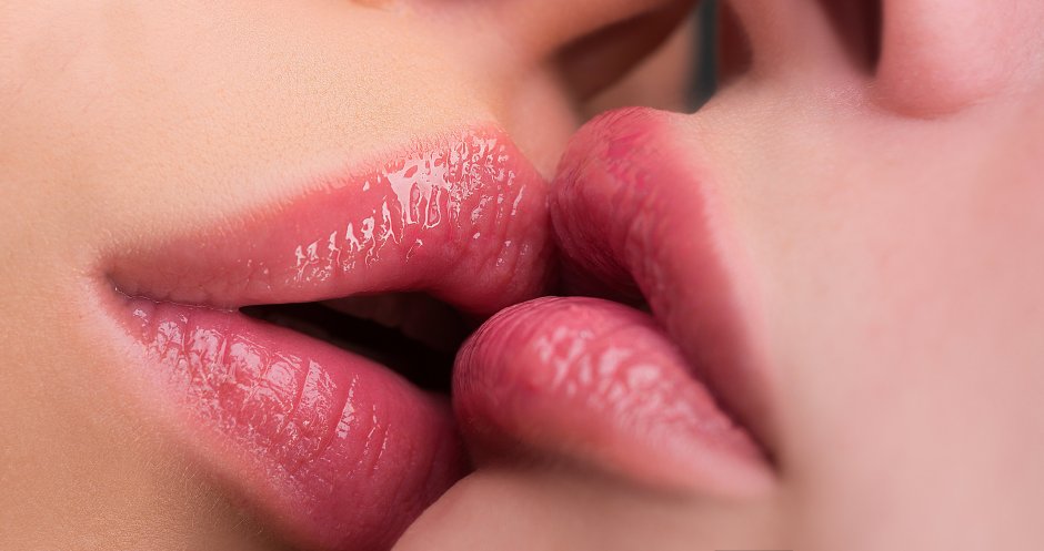 Deep kiss of lesbian