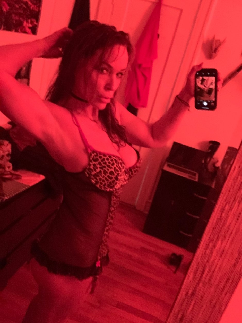 Rachel Weiss hot