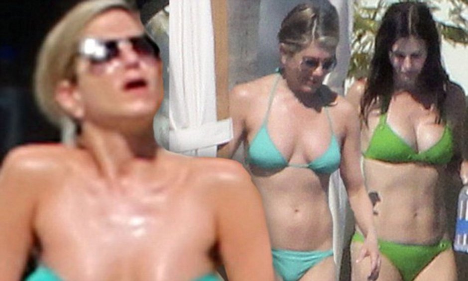 Naked Courtney Cox in 2005
