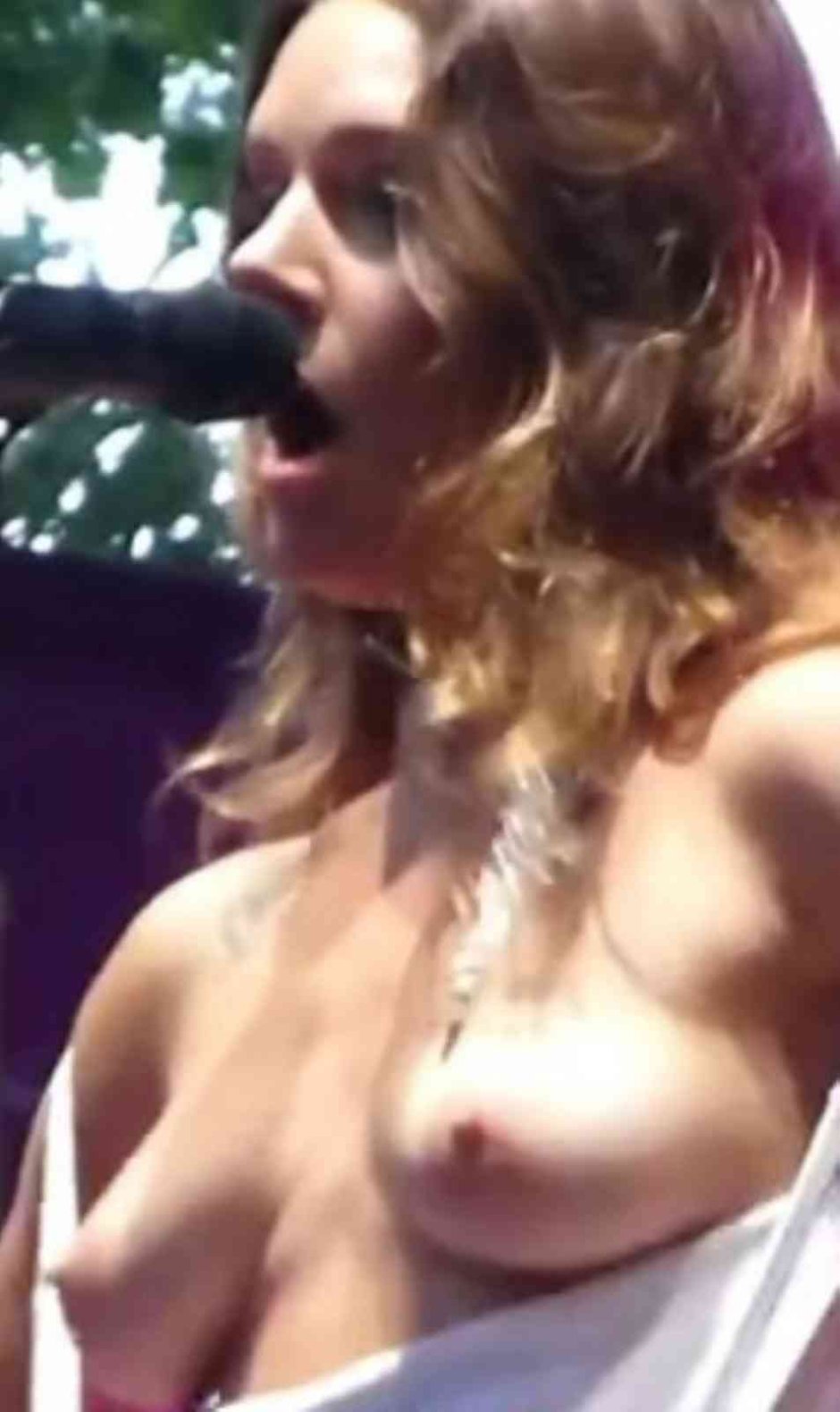 Tuva Lu Topless