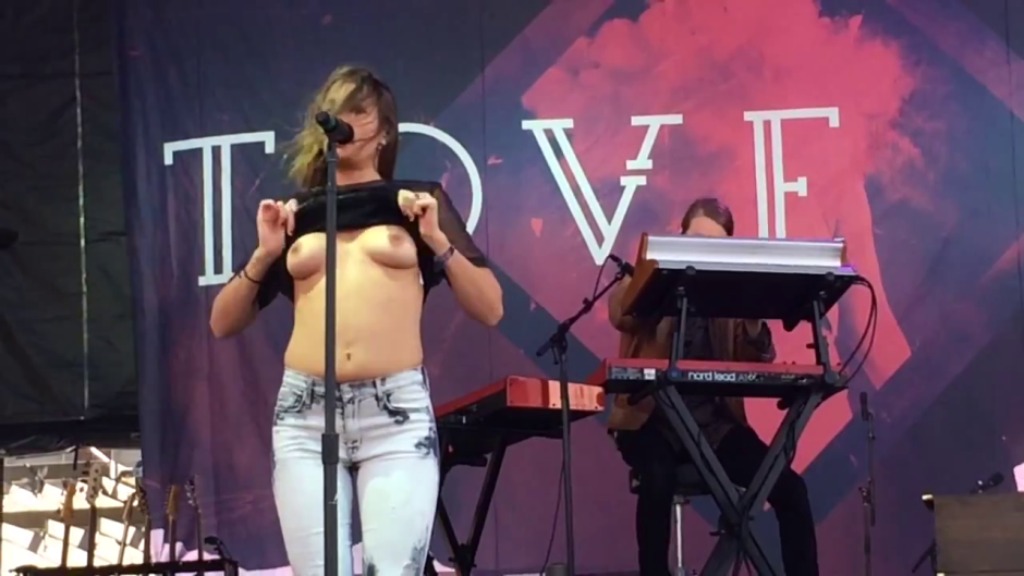 TOVE LO TOPLESS