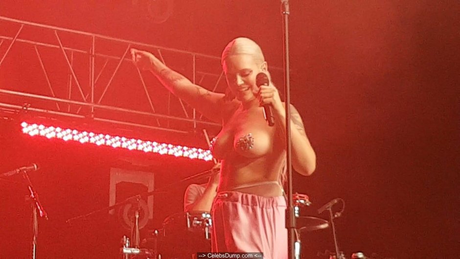 Tove LO NSFW