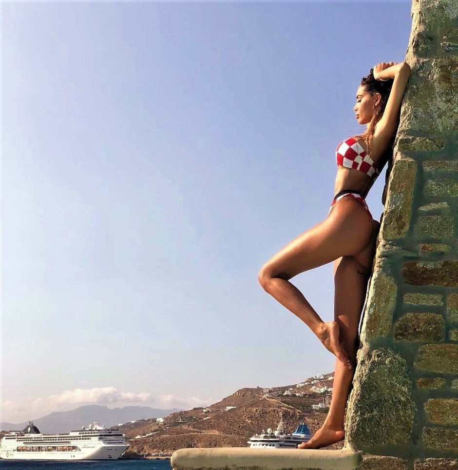Model Nabilla Benattia
