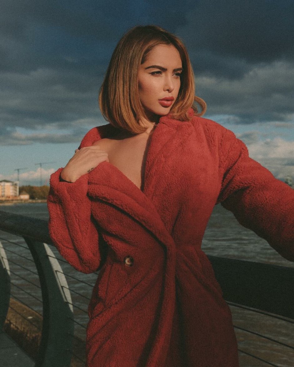 Nabilla Benattia showed