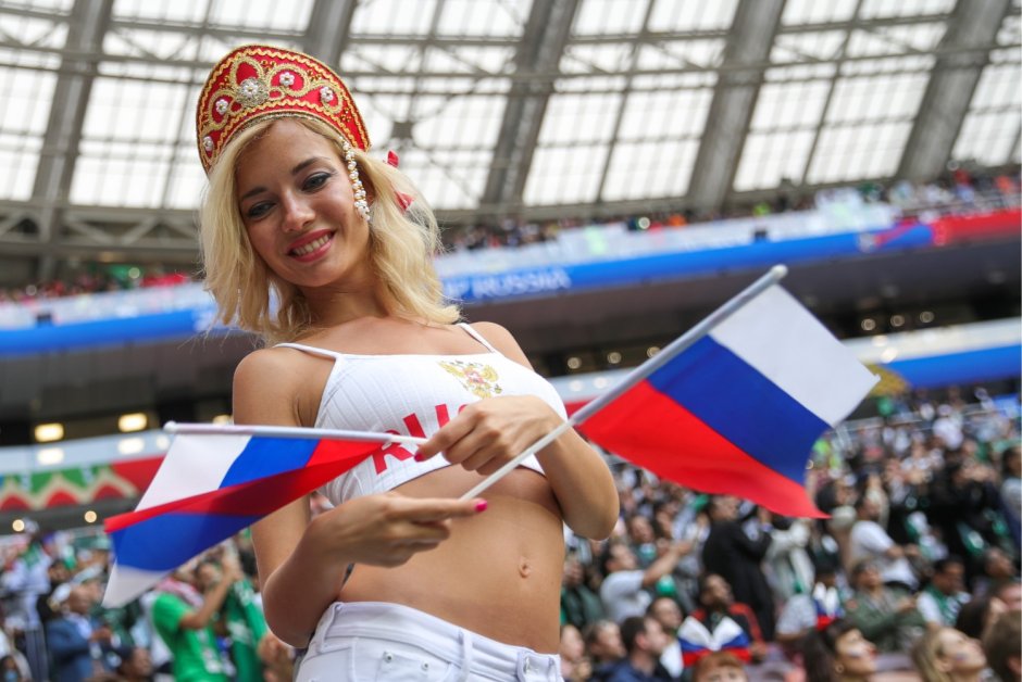 Fan in Kokoshnik Natalya Nemchinova