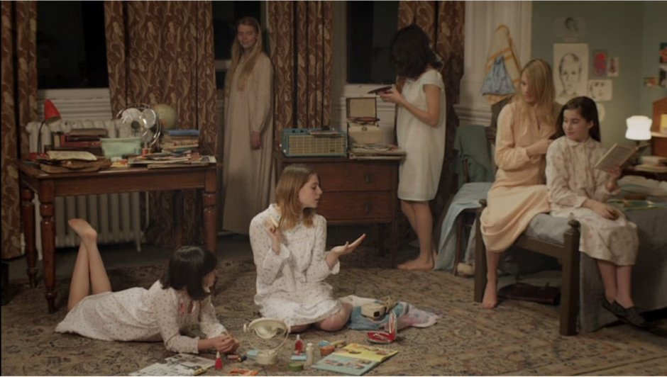 Lucy Boynton bed scenes