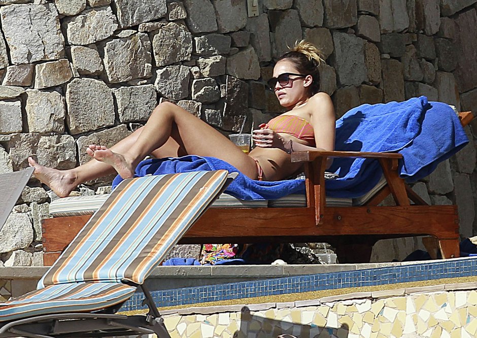Jessica Alba is sunbathing