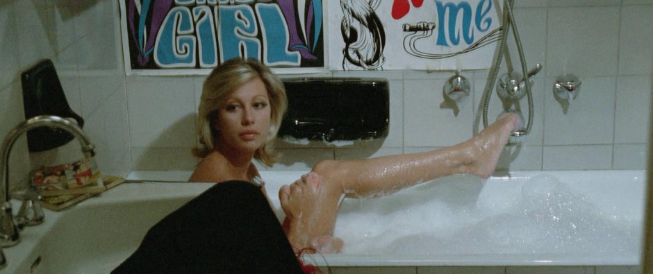 Margot Robbie Wolf with Wall Street