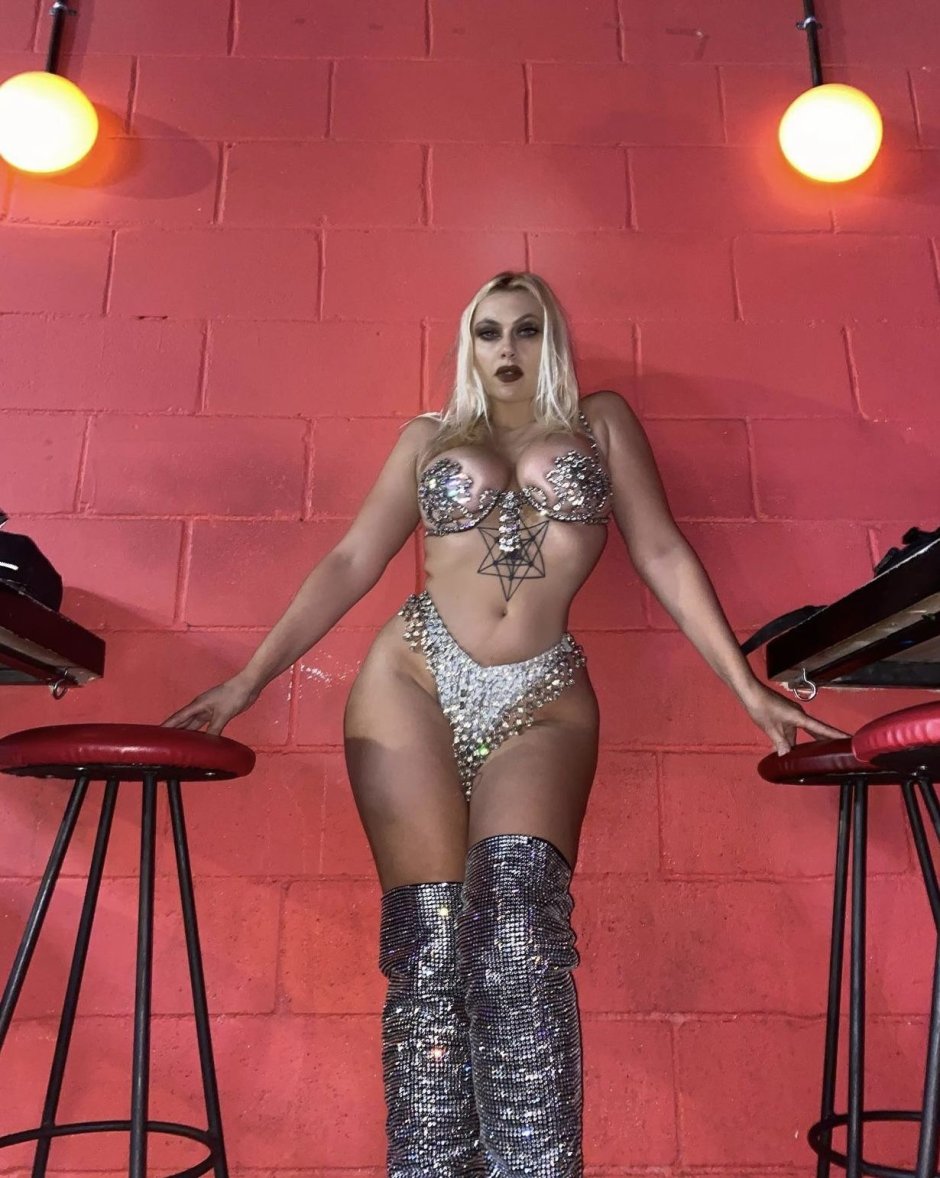 Daniela Blume Hot