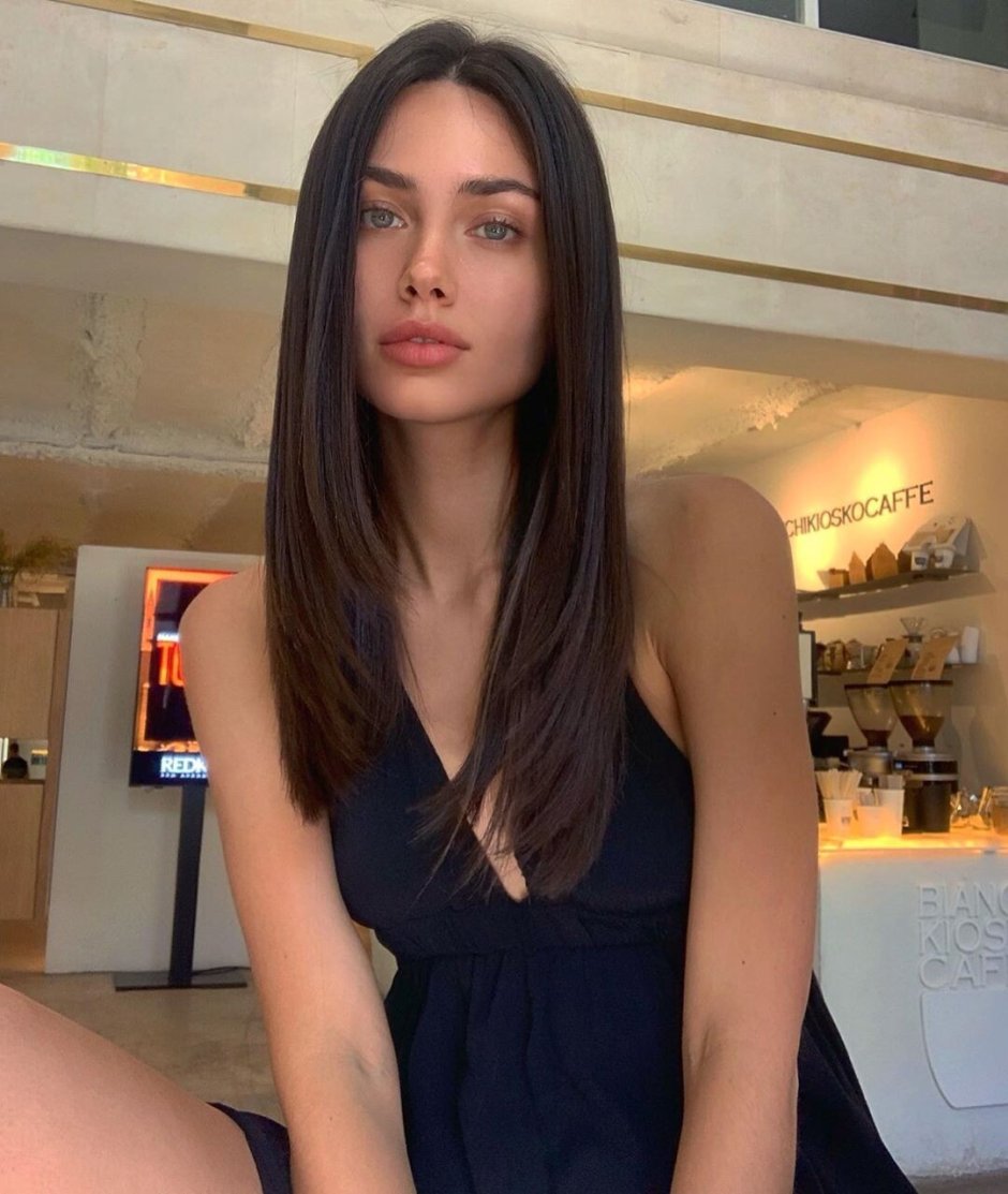 Victoria Bronova in mini