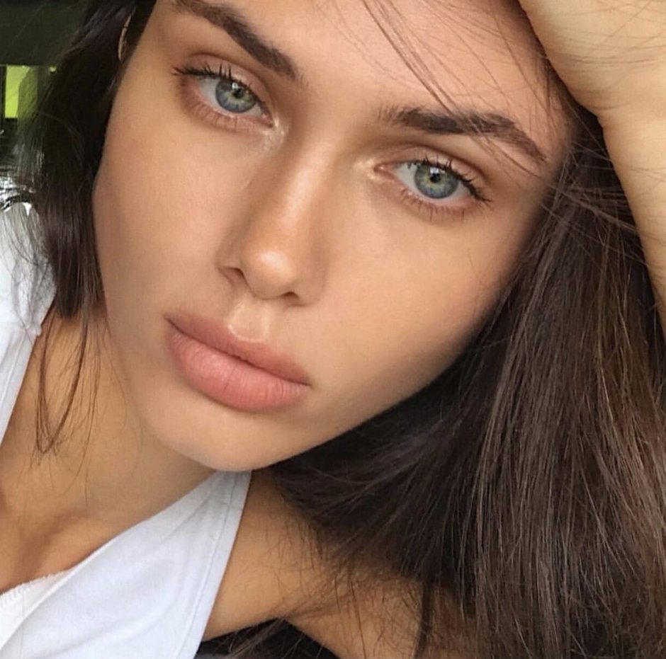 Vika Bronova Selfie