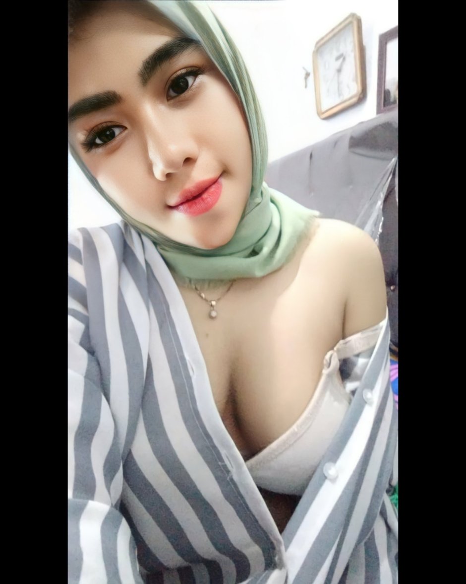 Big natural tits hijab