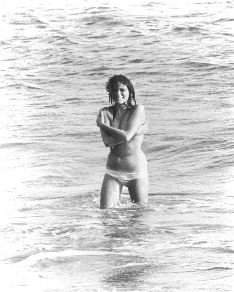 Retro girls without panties