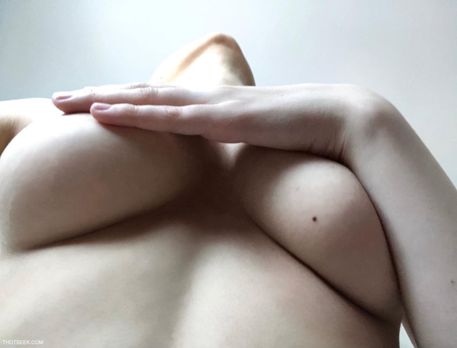 Kara Del Toro Topless