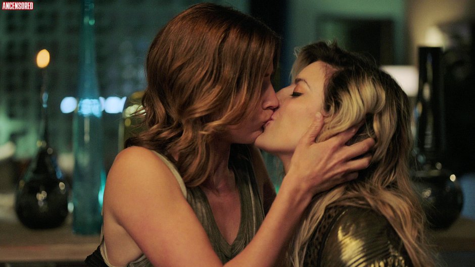 Kobi Smolders lesbian kiss