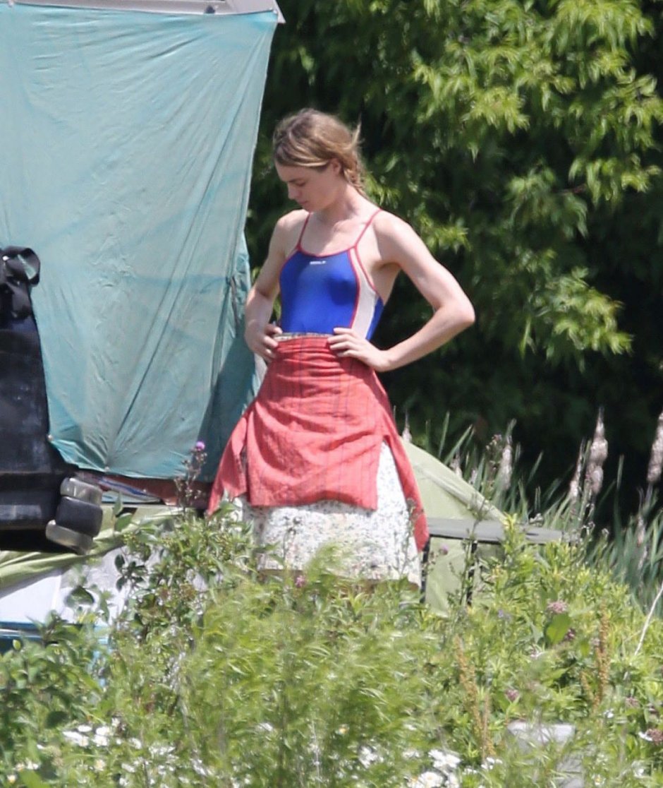 Mackenzie Davis Feet