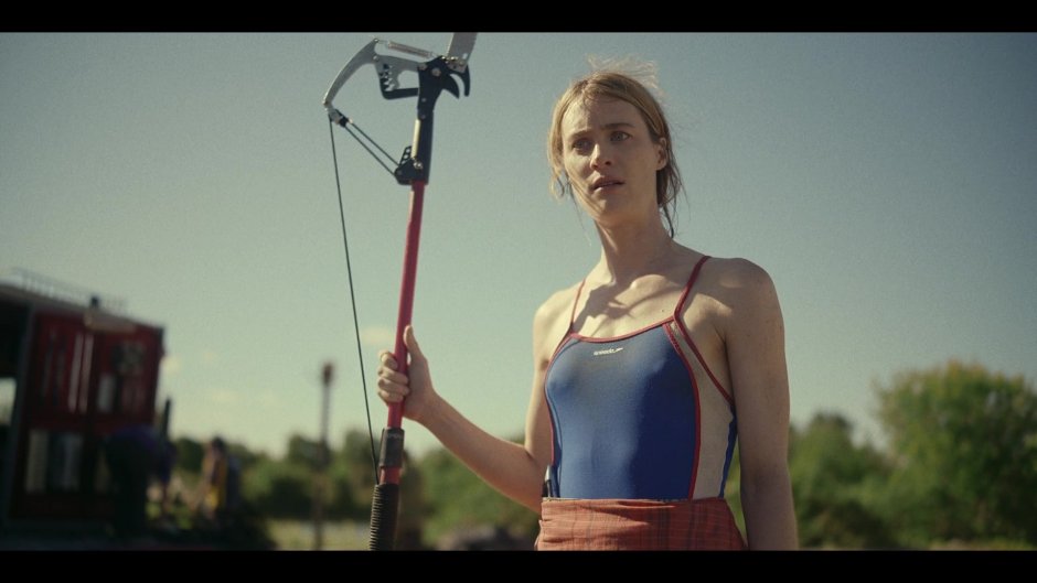 Mackenzie Davis legs