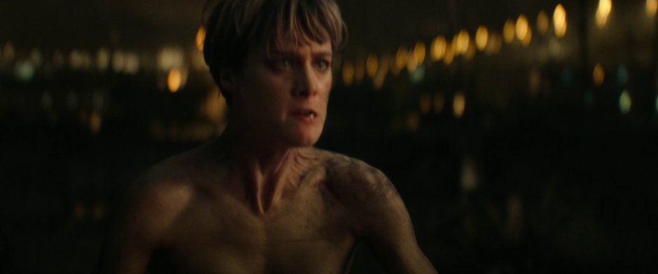 Mackenzie Davis is hot