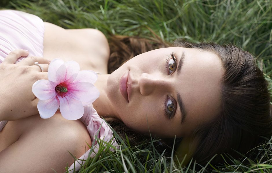 Ana de Armas Estee Lauder