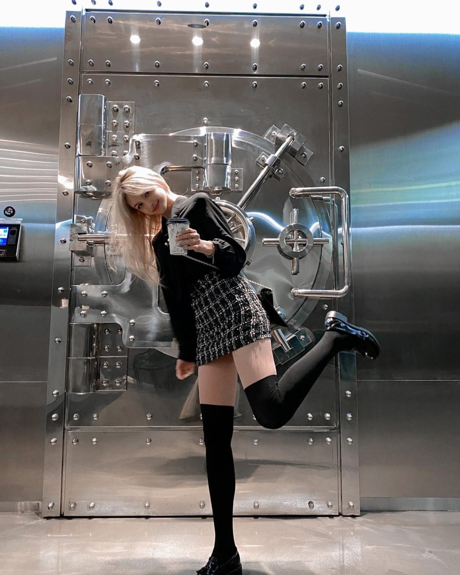 Elina Karimova Korea