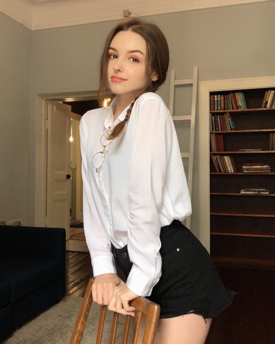 Elina Karimova Hub