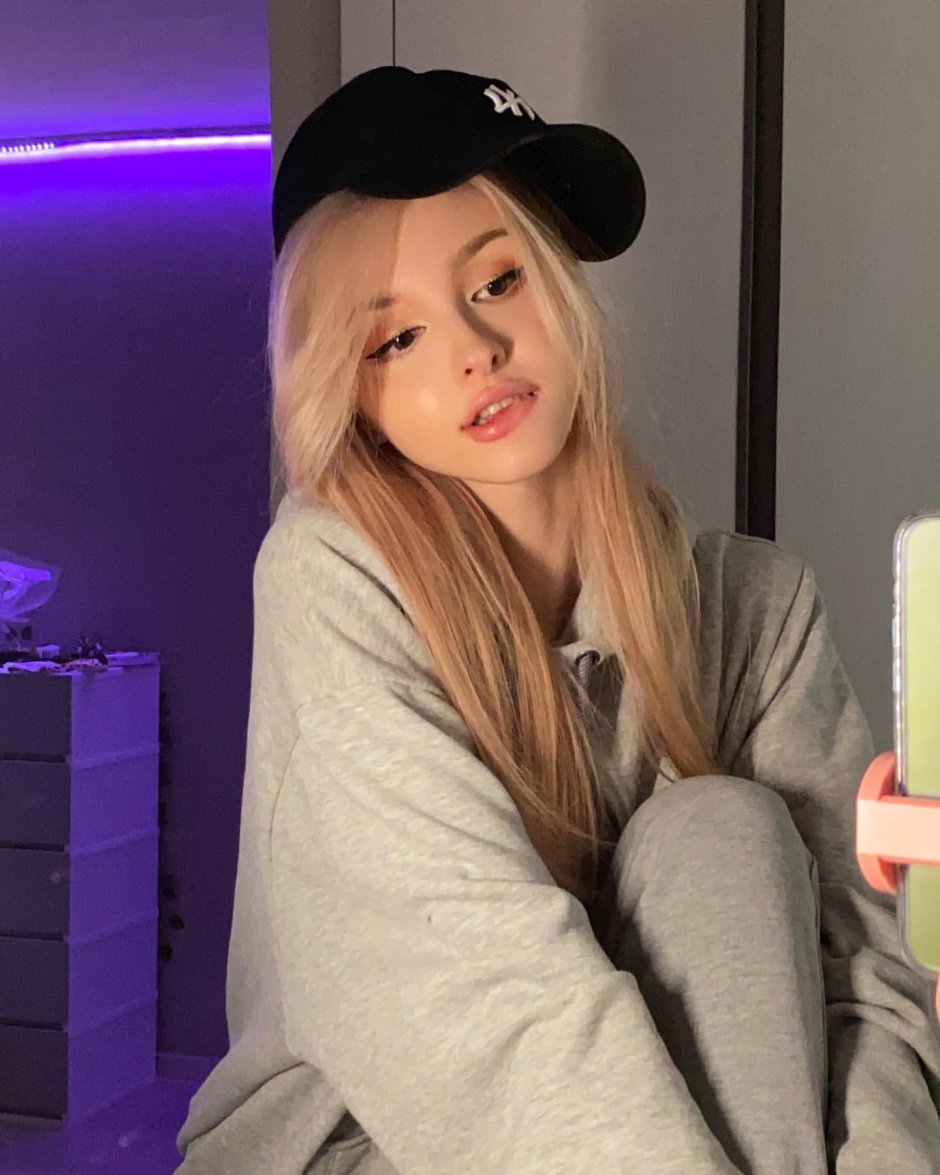 Elina Karimova drain