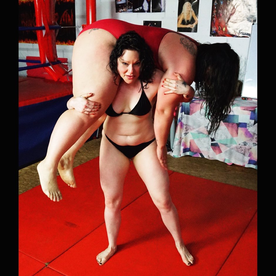 Amateur struggle of a woman
