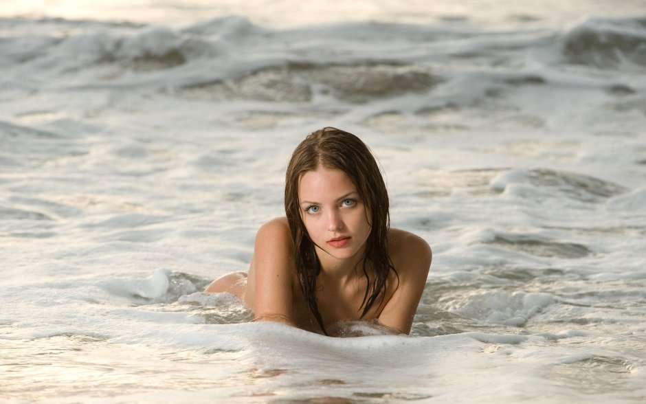 Mikel Roberts Nude