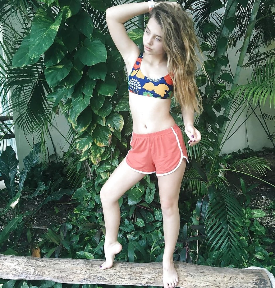 Kaitlin Karmikel in Bikini