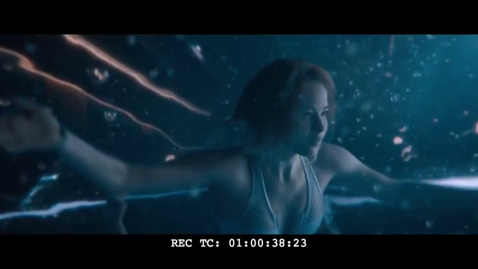 Jennifer Lawrence passengers in the pool