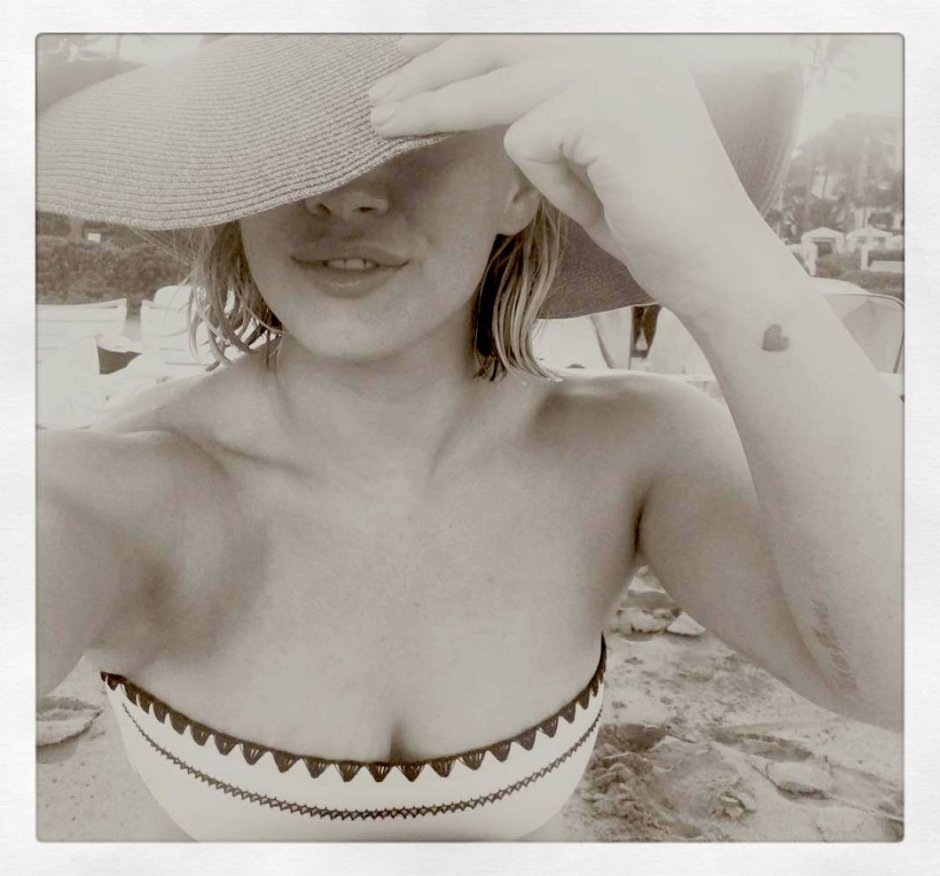 Hilary Duff Figure