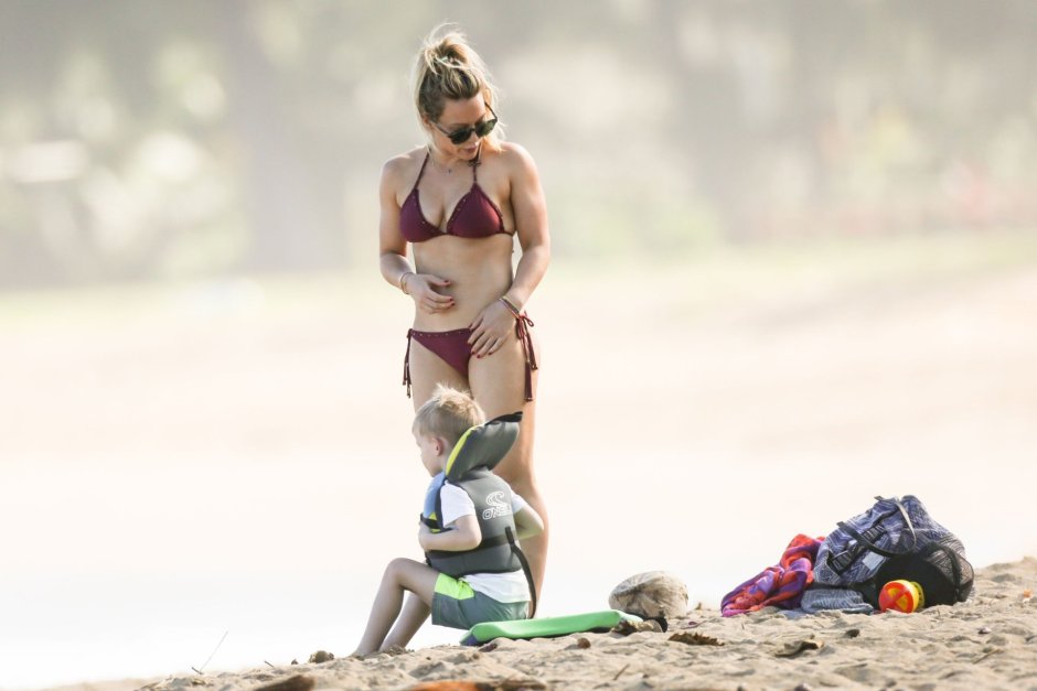 Naked daughter May Hilary Duff