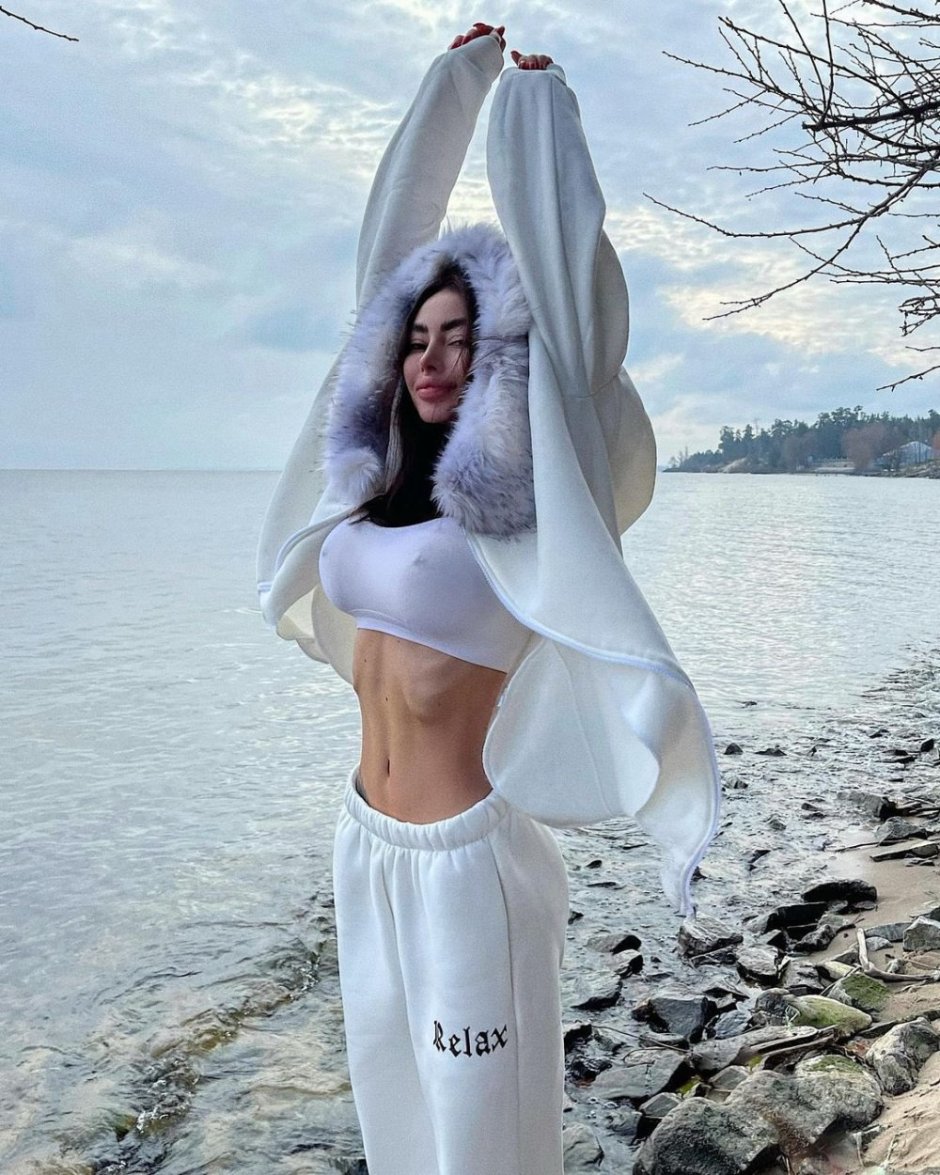 Alena Omovich 2020