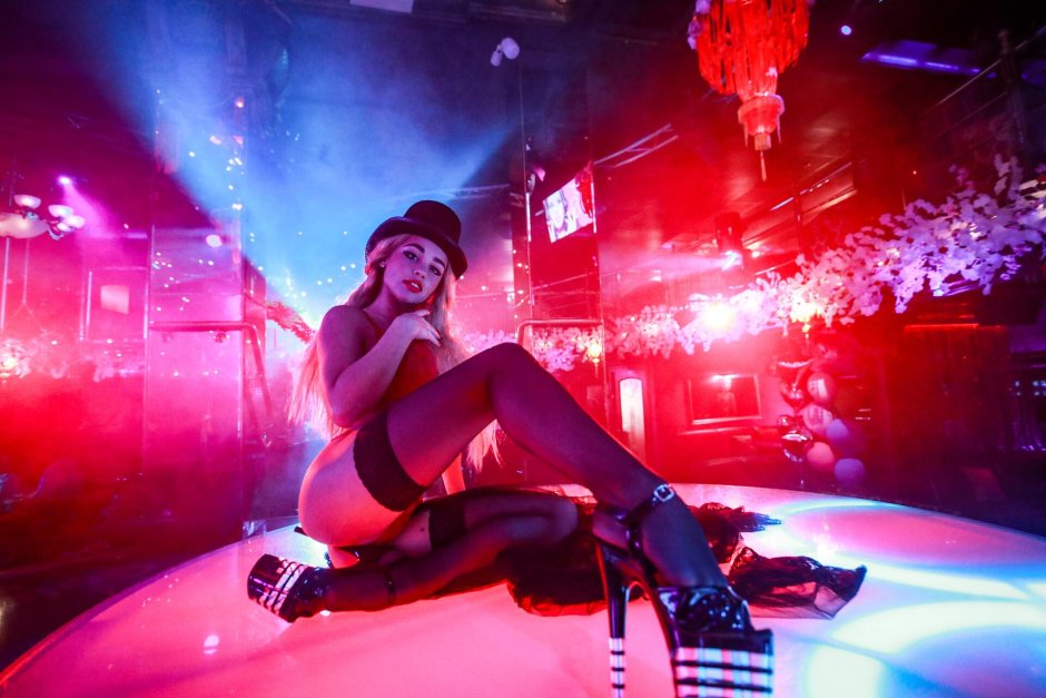 Cyberpank striptease club