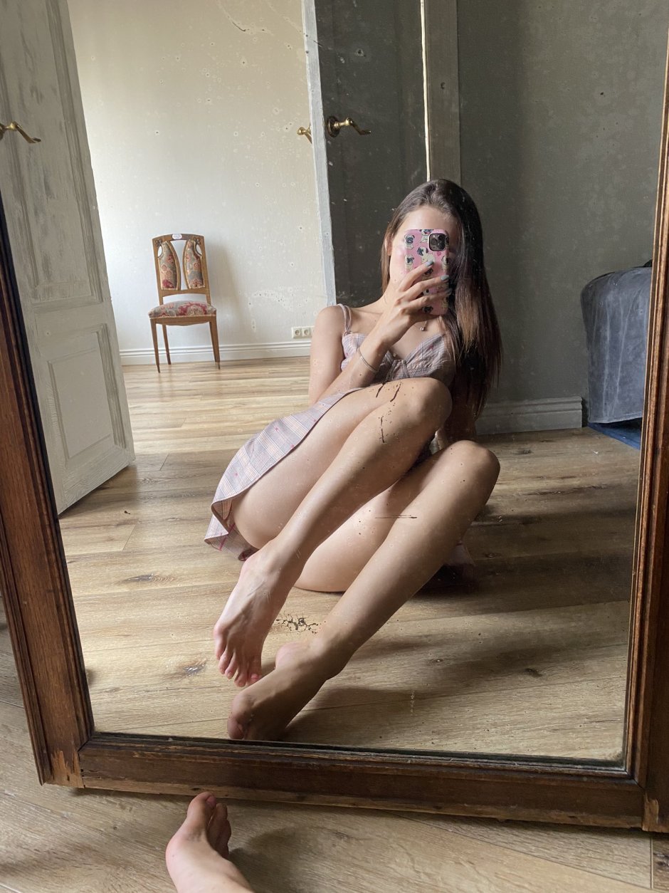 Ellie (@ellieleen1)