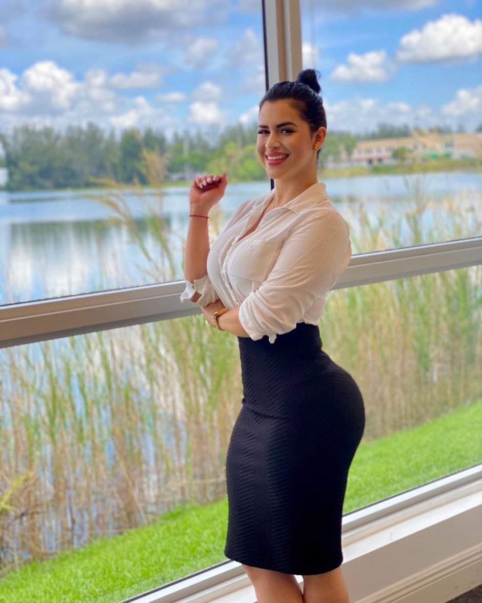 Ilenn Santos Secretary Sexy